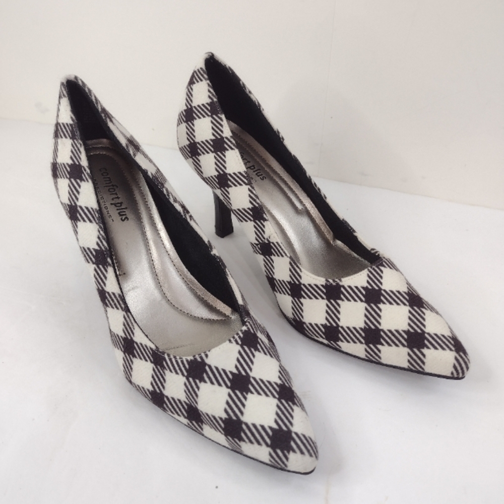 Comfort Plus by predictions.  Women's heels size (6)